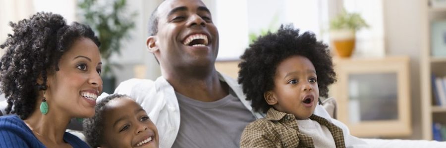 快乐的非裔美国家庭
