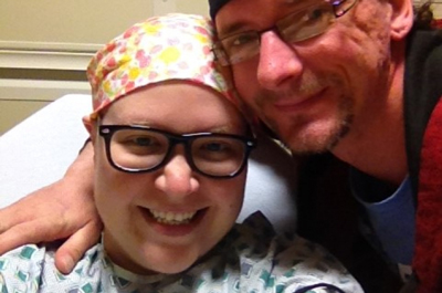 布兰迪·史密斯（Brandy Smith）和丈夫杰森（Jason）在医院里