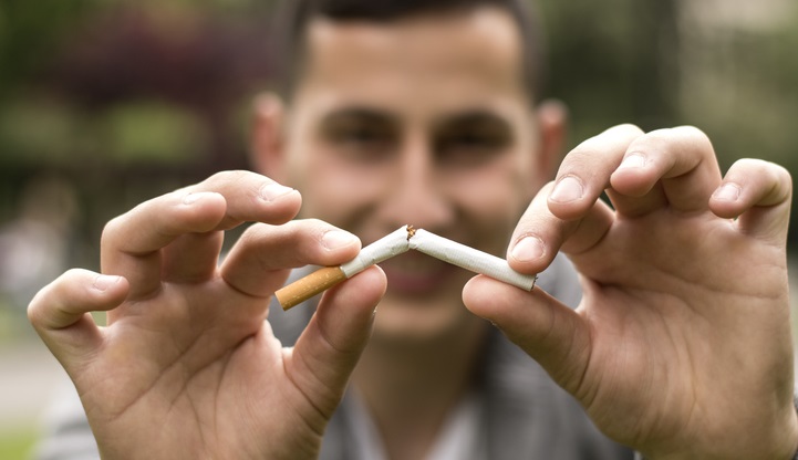 年轻人减免一半的香烟